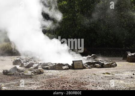 Furnas do Enxofre, geysers au Portugal Banque D'Images