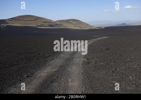 Traversez le paysage lunaire volcanique, Reserva la Payunia, Province de Mendoza, Argentine Banque D'Images