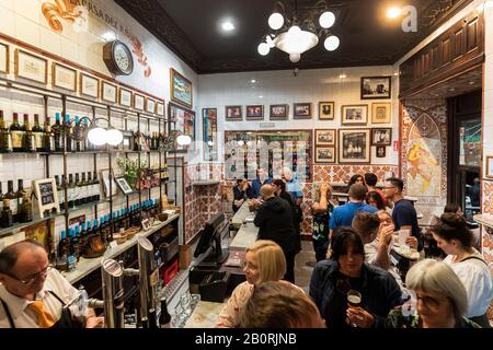 Tapa Bar And Restaurant La Casa Del Abuelo, Huertas, Madrid, Espagne Banque D'Images