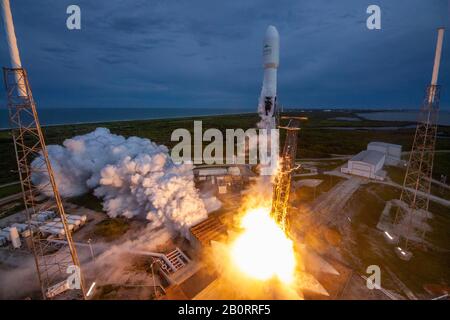 Cape CANAVERAL, États-Unis - 06 août 2019 - une fusée SpaceX Falcon 9 se lance dans l'espace avec LE satellite AMOS-17 de Cape Canaveral, Floride, États-Unis. Le Banque D'Images