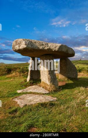 Lanyon Quoit est un dolmen mégalithique de la période néolithique, environ 4000 à 3000 av. J.-C., près de Morvah sur la péninsule de Penwith, Cornwall, Angleterre Banque D'Images