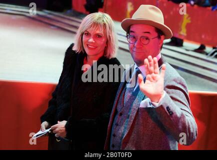 Berlin, Allemagne. 20 février 2020. 70 Berlinale. Gala d'ouverture: Actrice et chanteuse Anna Loos et acteur Jan Josef Liefers lors de l'ouverture cérémonielle du Festival International du Film la Berlinale ouvre le film "My Salinger Year". Crédit: Annette Riedl//Dpa/Alay Live News Banque D'Images