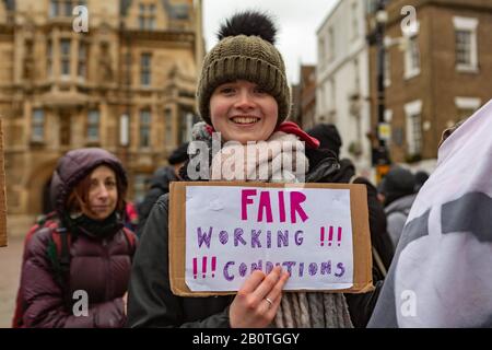 Cambridge, Royaume-Uni. 21 février 2020. L'UCU Cambridge Zero Carbon Society tient un rassemblement communautaire avec la rébellion d'extinction pour soutenir les conférenciers universitaires. Ils demandent également à l'université de Cambridge de se défaire de Fossil Fuels et de réduire les liens avec l'industrie du combustible fossile. Penelope Barritt/Alay Live News Banque D'Images