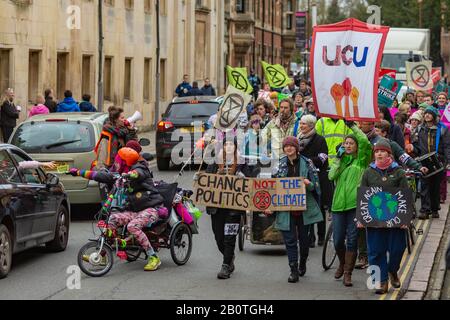 Cambridge, Royaume-Uni. 21 février 2020. L'UCU Cambridge Zero Carbon Society tient un rassemblement communautaire avec la rébellion d'extinction pour soutenir les conférenciers universitaires. Ils demandent également à l'université de Cambridge de se défaire de Fossil Fuels et de réduire les liens avec l'industrie du combustible fossile. Penelope Barritt/Alay Live News Banque D'Images