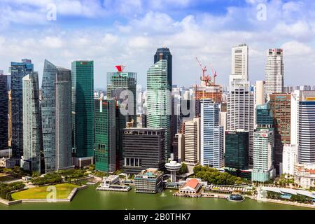 Les gratte-ciel de Singapour près de Marina Bay Sands, Singapour, Asie, Banque D'Images