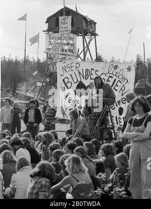 31 mai 1980, Basse-Saxe, Gorleben : village occupant à Gorleben, soi-disant République de Wendland libre. Les manifestants ont occupé la région de Gorleben et y vivent. Le stockage final des déchets nucléaires hautement radioactifs doit être construit ici. Date exacte d'admission inconnue. Photo : Paul Glaser/dpa-Zentralbild/ZB Banque D'Images