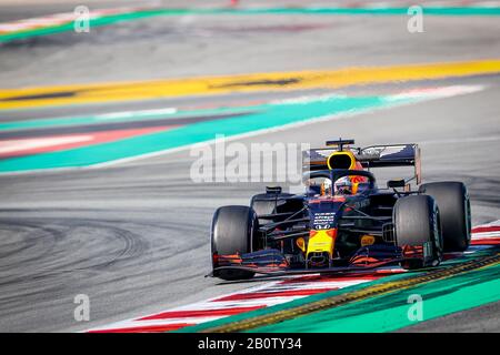 Max Verstappen de RedBull Racing vu en action pendant le troisième jour de F1 Test Days dans le circuit de Montmelo. Banque D'Images