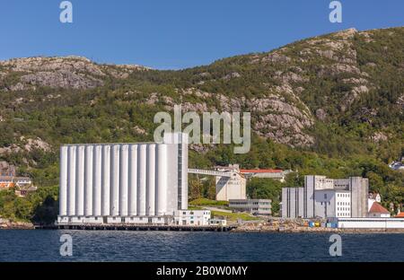 Bergen, NORVÈGE - Sandviken quartier front de mer, au nord du port de Vagen. Banque D'Images