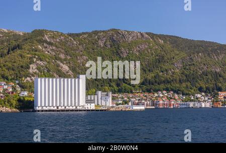 Bergen, NORVÈGE - Sandviken quartier front de mer, au nord du port de Vagen. Banque D'Images