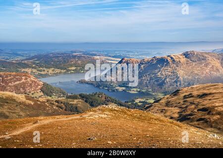 Vue au-dessus de Patterdale d'Ullswater, Birk Fell et North East Bells inc Place Est Tombé de la route Black Crag jusqu'à St Sunday Crag dans English Lake District Banque D'Images