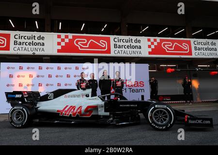 Team Haas a présenté la nouvelle voiture 2020 ; #08 Romain Grosjean, & Kevin Magnussen , Gene Haas Gunter Steiner; Haas F1 Team. Formule 1 Championnat du monde Banque D'Images