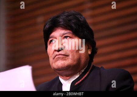 Buenos Aires, Buenos Aires, Argentine. 21 février 2020. L'ancien président bolivien Evo Morales a donné une conférence de presse sur l'interdiction d'être candidat aux prochaines élections en Bolivie. Crédit: Claudio Santisteban/Zuma Wire/Alay Live News Banque D'Images