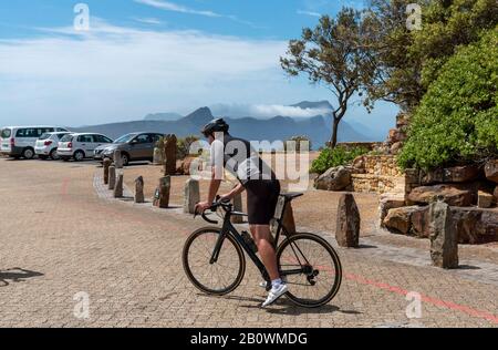 Cape Point, Parc National De Table Mountain, Afrique Du Sud. Déc 2019. Cycliste à partir de la zone de stationnement de Cape point lors d'un tour en vélo à travers la table Banque D'Images