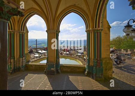 Terrasse du château de Rothestein au-dessus de la vallée de Werra, près de Bad Soden-Allendorf, Hesse, Allemagne, Europe Banque D'Images