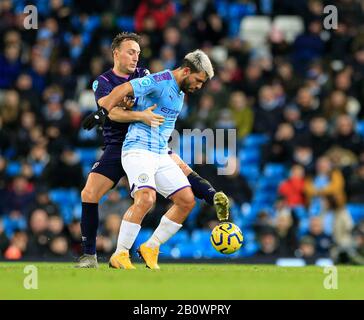 19 Février 2020, Stade Etihad, Manchester, Angleterre; Premier League, Manchester City / West Ham United : Sergio Aguero (10) De Manchester City Est Contesté Par Mark Noble (16) De West Ham United Banque D'Images