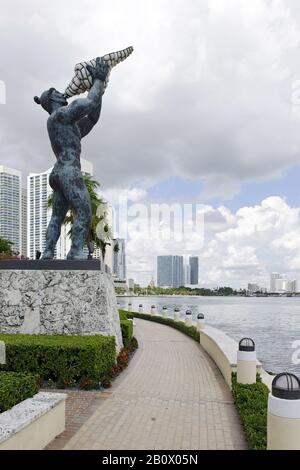 Statue À Tequesta Point, Brickell Key Park Trail, Centre-Ville De Miami, Miami, Floride, États-Unis, Banque D'Images