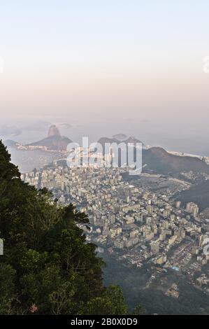 Vue sur Rio de Janeiro avec pain de sucre, Brésil, Amérique du Sud, Banque D'Images