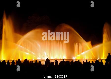 Jeux de lumière d'eau colorés, Planten un Blomen, Park, Hambourg, Allemagne Europe, Banque D'Images