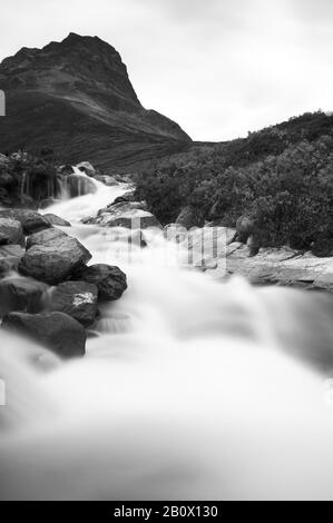 Rivière, longue exposition, parc national de Jotunheimen, Norvège, Banque D'Images