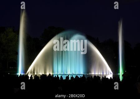 Jeux de lumière d'eau colorés, Planten un Blomen, Park, Hambourg, Allemagne Europe, Banque D'Images