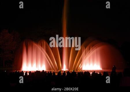 Jeux de lumière d'eau colorés, Planten un Blomen, Park, Hambourg, Allemagne Europe, Banque D'Images