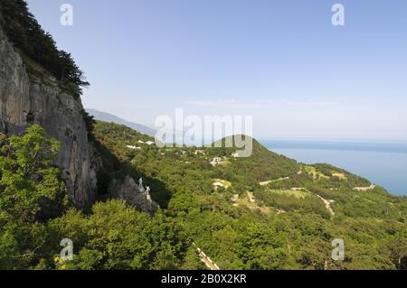 Vue depuis les montagnes de Crimée jusqu'à la mer Noire, Yalta, Crimée, Ukraine, Europe de l'est, Banque D'Images