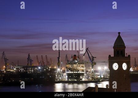 Bateau de croisière « Queen Mary II », travaux de rénovation, quai sec Elbe 17, Blohm and Voss, Sankt Pauli, Hanseatic City of Hamburg, Allemagne, Banque D'Images