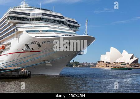 Sydney, bateau de croisière Carnival Splendor à Circular Quay Sydney en été, Nouvelle-Galles du Sud, Australie Banque D'Images