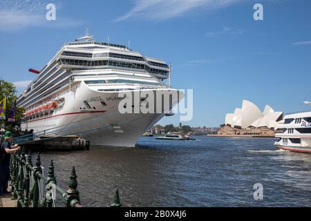 Sydney, bateau de croisière Carnival Splendor à Circular Quay Sydney en été, Nouvelle-Galles du Sud, Australie Banque D'Images