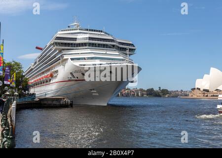 Sydney, bateau de croisière Carnival Splendor à Circular Quay Sydney en été, Nouvelle-Galles du Sud, Australie Banque D'Images