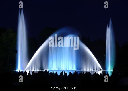 Jeux de lumière d'eau colorés, Planten un Blomen, Park, Hambourg, Allemagne Europe, Banque D'Images