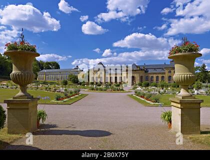 Orangery du château de Friedenstein à Gotha avec vases, Thuringe, Allemagne, Banque D'Images