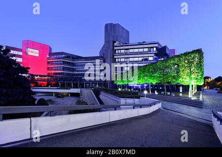 Bâtiment Éclairé D'Entreprise, Ergo Haus, Lichtfest City Nord, Hambourg, Allemagne, Banque D'Images