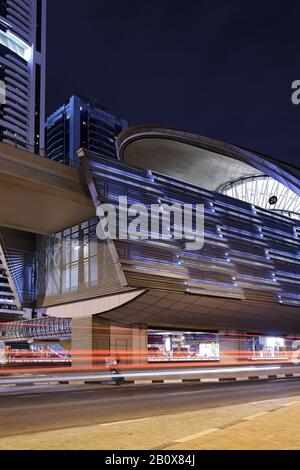 Station de métro RTA, Sheikh Zayed Road, Dubaï, Émirats arabes Unis, Asie, Banque D'Images