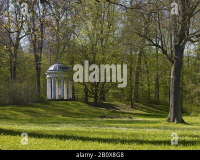 Pavillon de la femme blanche dans le parc du palais de Bad Kostritz, Thuringe, Allemagne, Banque D'Images