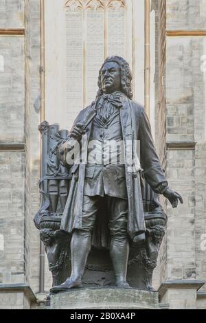 Skulptur des Komponisten Johann Sebastian Bach an der Thomaskirche à Leipzig Banque D'Images