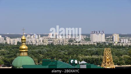 Vue du monastère de Vydubychi au quartier Dniprovskyi, Kiev, Ukraine, Europe de l'est, Banque D'Images