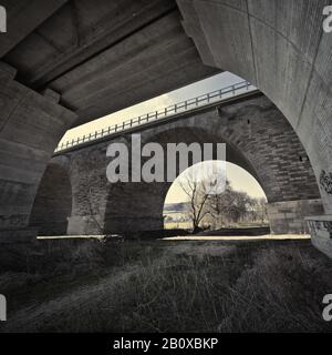 Nouveau et ancien pont autoroutier de l'A4, Jena, Thuringe, Allemagne, Banque D'Images