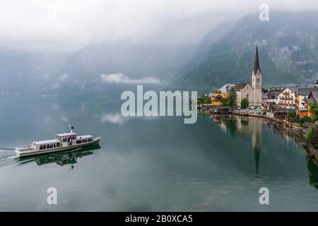 La vieille ville de Hallstatt sur le lac namesake, l'un des sites du patrimoine mondial De L'Unesco en Autriche Banque D'Images