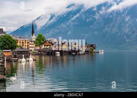 La vieille ville de Hallstatt sur le lac namesake, l'un des sites du patrimoine mondial De L'Unesco en Autriche Banque D'Images