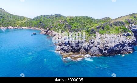 Vue aérienne de l'île atlantique à Cabo Frio, Brésil Banque D'Images