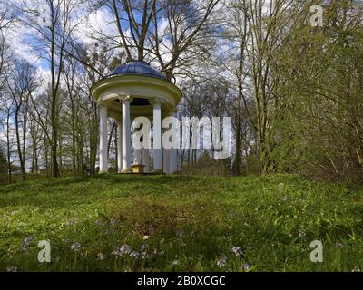 Pavillon de la femme blanche dans le parc du palais de Bad Kostritz, Thuringe, Allemagne, Banque D'Images