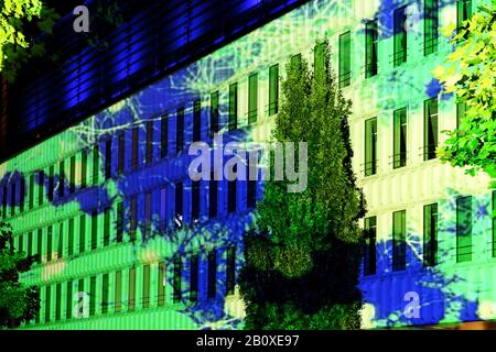 Bâtiment d'entreprise éclairé, Haus der Wirtschaft, Lichtfest City Nord, Hambourg, Allemagne, Banque D'Images