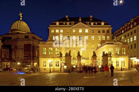 Dôme de l'académie d'art et Coselpalais sur la Neumarkt de Dresde, Dresde, Saxe, Allemagne, Banque D'Images