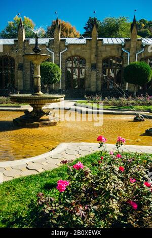 Kislovodsk, RUSSIE - SEPTEMBRE 2019 Fontaine de la Narzan Gallery de la ville de Kislovodsk Banque D'Images