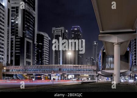 Station de métro RTA, Sheikh Zayed Road, Dubaï, Émirats arabes Unis, Asie, Banque D'Images