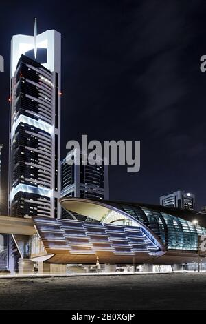 Station de métro RTA, Sheikh Zayed Road, Dubaï, Émirats arabes Unis, Asie, Banque D'Images