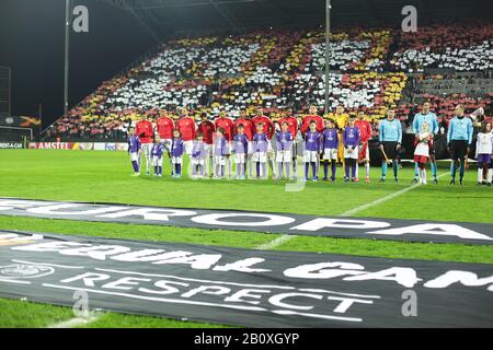 Cluj-NAPOCA, ROUMANIE - 20 FÉVRIER: Les joueurs de Sevilla FC avant le tour de 32 match de première jambe de l'UEFA Europa League entre CFR Cluj et Sevilla FC au Dr.-Constantin-Radulescu-Stadium le 20 février 2020 à Cluj-Napoca, Roumanie. Photo par MB Media) Banque D'Images