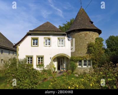 Tour Pigeon avec maison, Abbaye de Marienmünster près de Höxter, Rhénanie-du-Nord-Westphalie, Allemagne, Banque D'Images