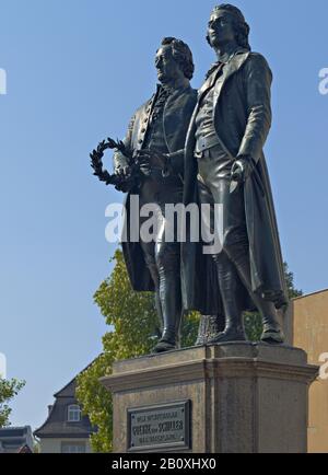 Monument Goethe-Schiller devant le Théâtre national de Weimar, Theaterplatz, Thuringe, Banque D'Images